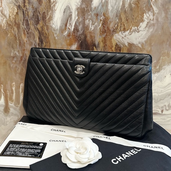 Chanel Large Black Chevron Quilted Caviar Turn Lock CC Oversize Clutch Bag - Picture 2 of 16
